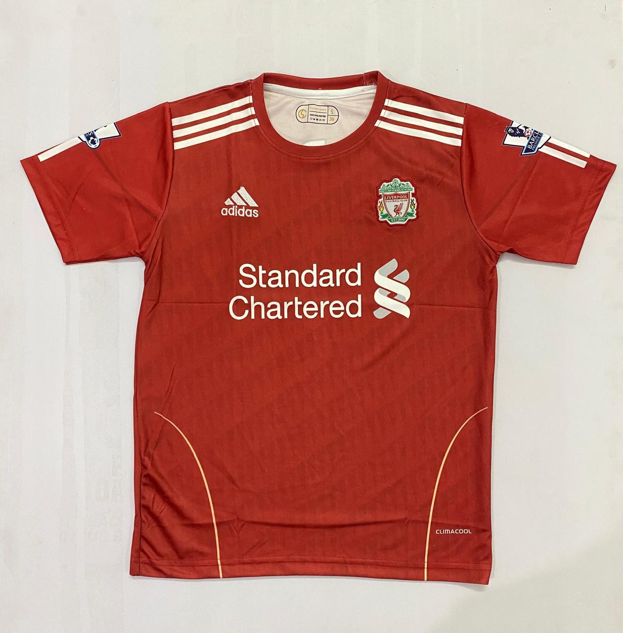 LIVERPOOL 2010-11 HOME KIT SUAREZ EMBROIDERY