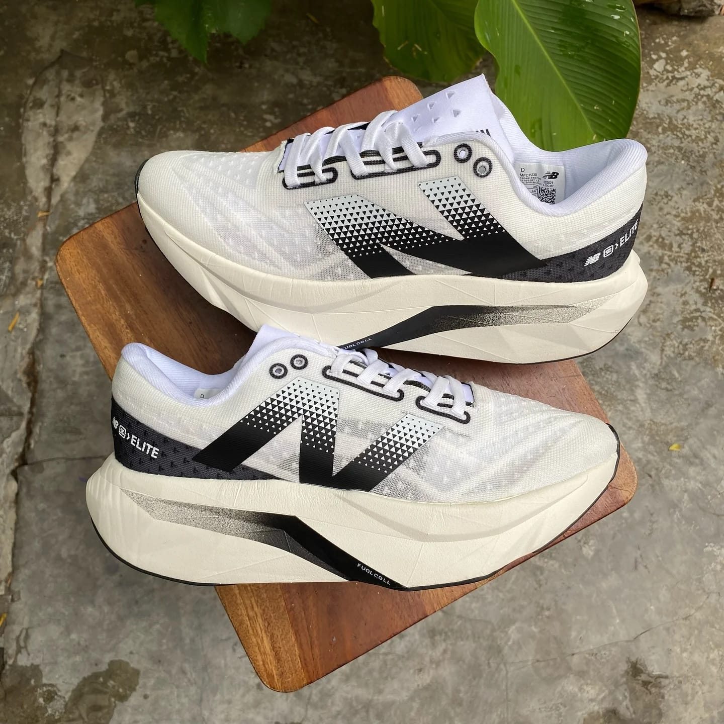 NEW BALANCE FUELL CELL ELITE V4