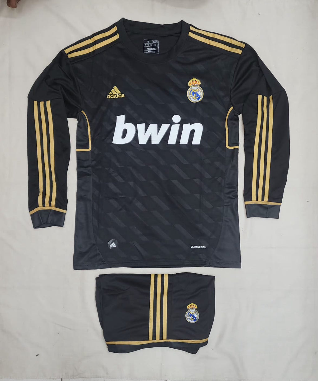 REAL MADRID FULL SLEEVES FAN VERSION WITH SHORTS