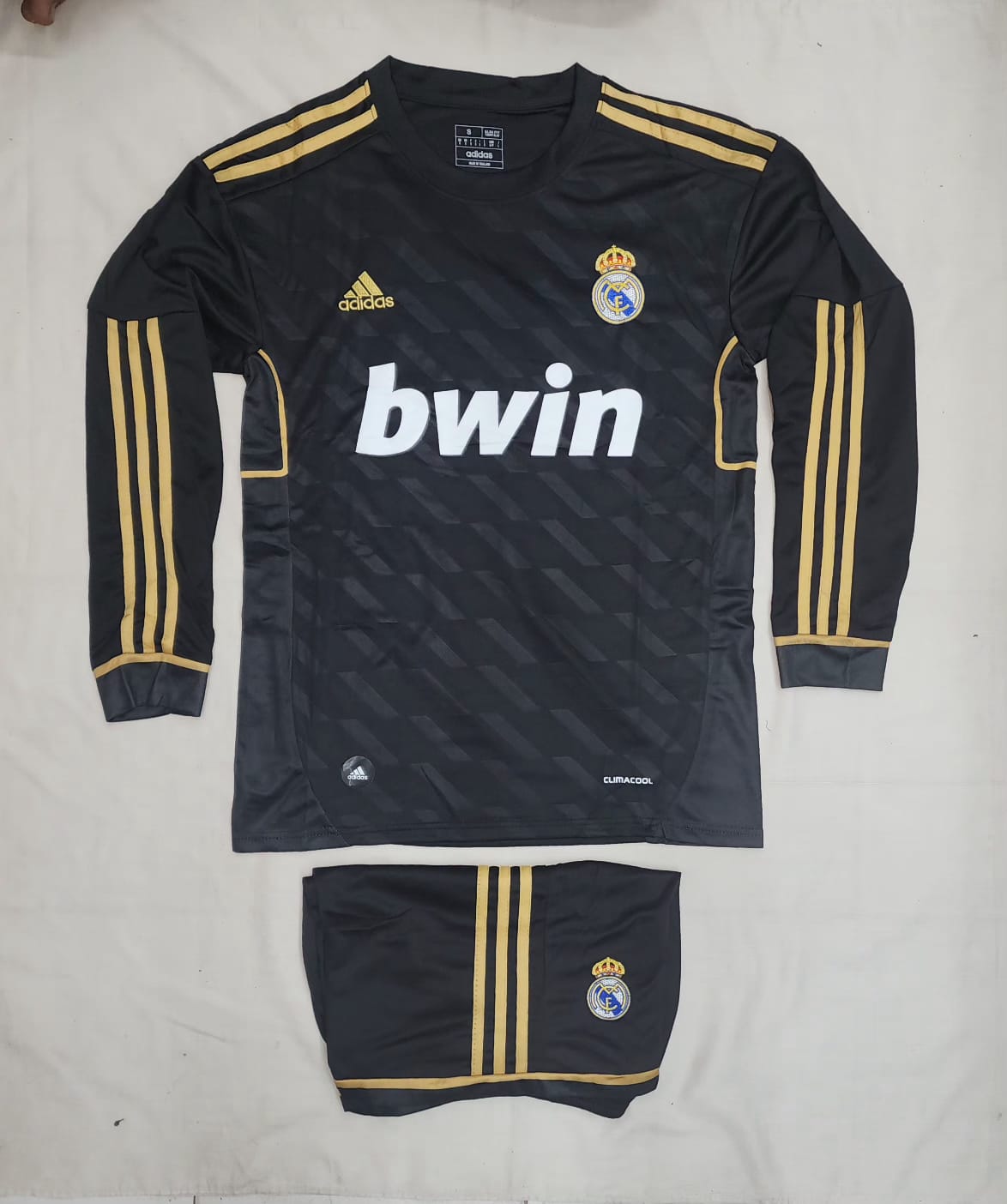 REAL MADRID FULL SLEEVES FAN VERSION WITH SHORTS