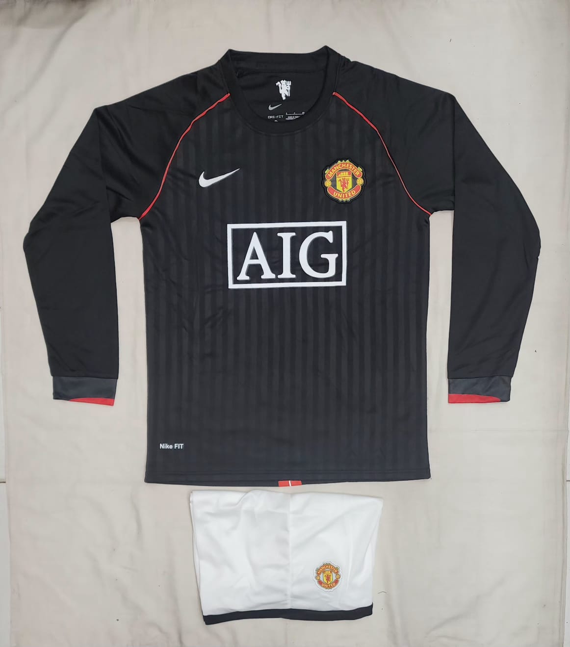MANCHESTER UNITED FULL SLEEVES FAN VERSION WITH SHORTS