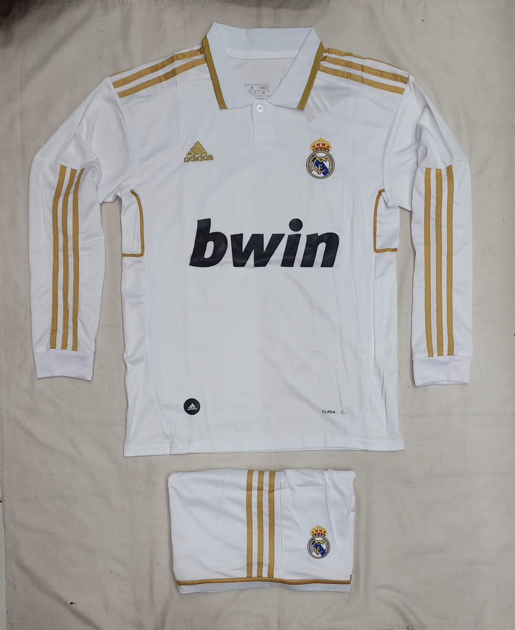 REAL MADRID FULL SLEEVES FAN VERSION WITH SHORTS