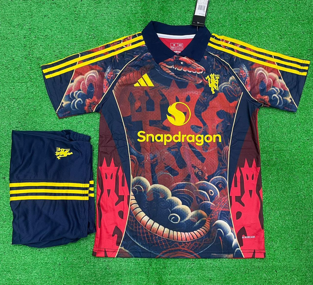 MANCHESTAR UNITED FAN VERSION WITH SHORTS